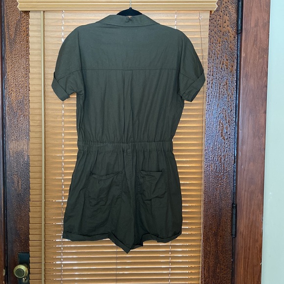 Green button down romper - Picture 5 of 6